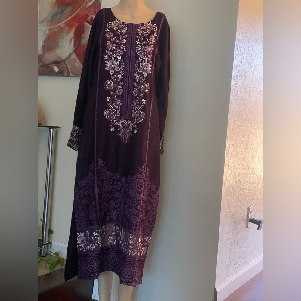 Elegant Purple Embroidered Dress khadder dupatta size 36 karma